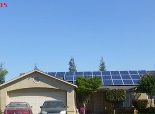 544 7th St, Sanger, CA 93657