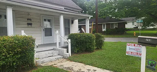 208 North Ave NE Photo 1