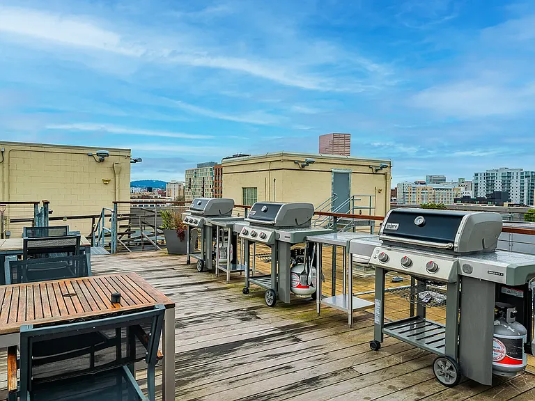 1314 NW Irving St #202 — Photo 19
