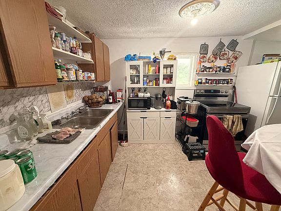 3rd image of 35 Dennis Street