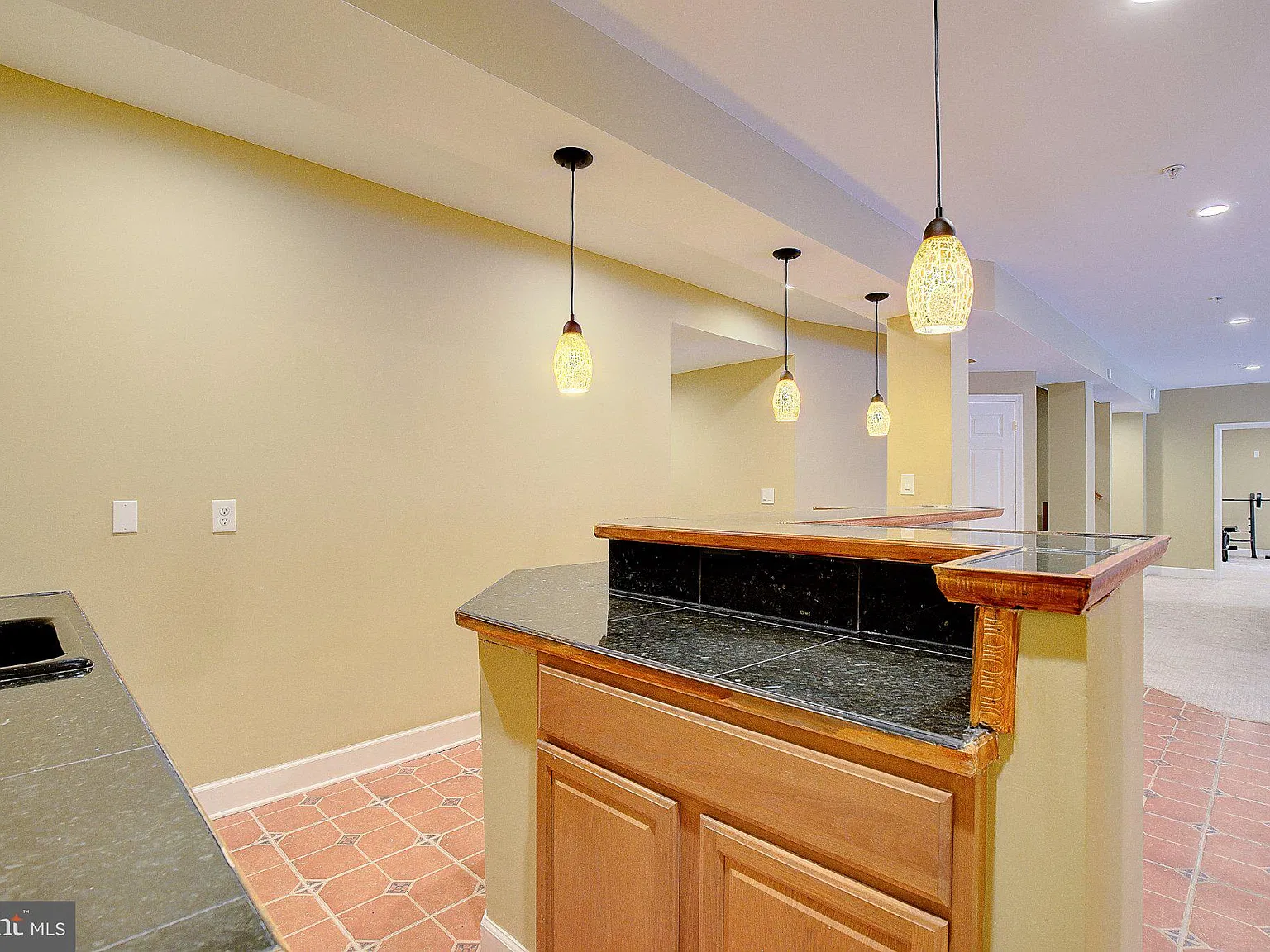 2 bed, 1.0 bath, 1600 sqft, $2,100 — Photo 4