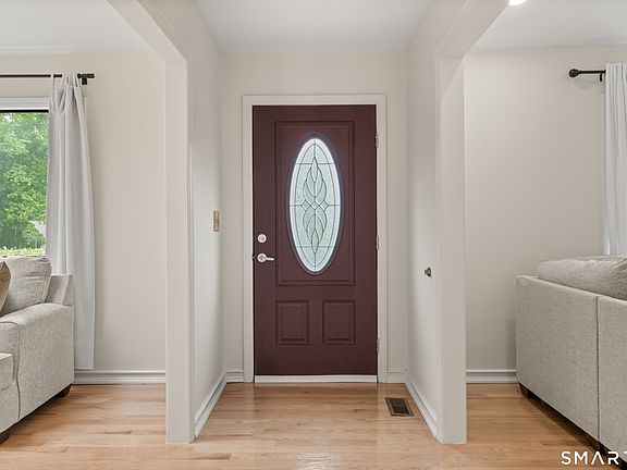 3rd image of 223 Sterling Road