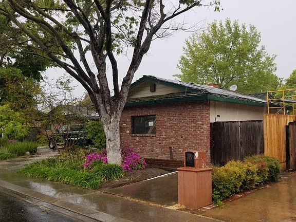 4th image of 1013 Shaftesbury Ct