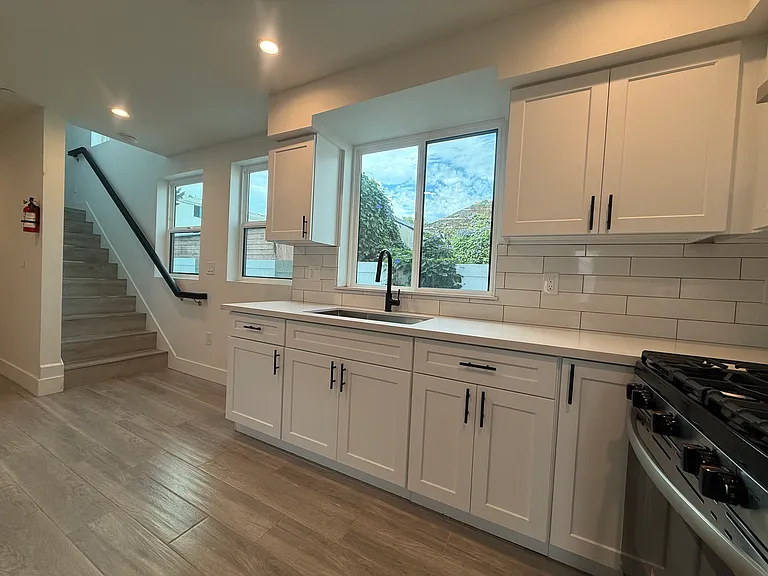 1417 W 35th Pl — Photo 3