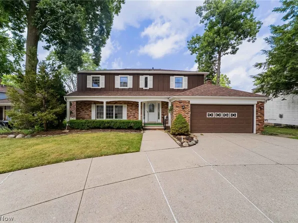 9474 Stoney Creek Ln, Parma Heights, OH 44130