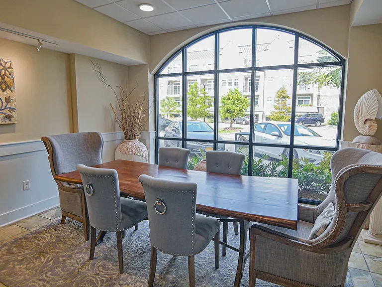 Grand View Luxury Apartments — Photo 22