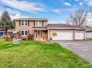 401 Atlantic Dr NE, Poplar Grove, IL 61065