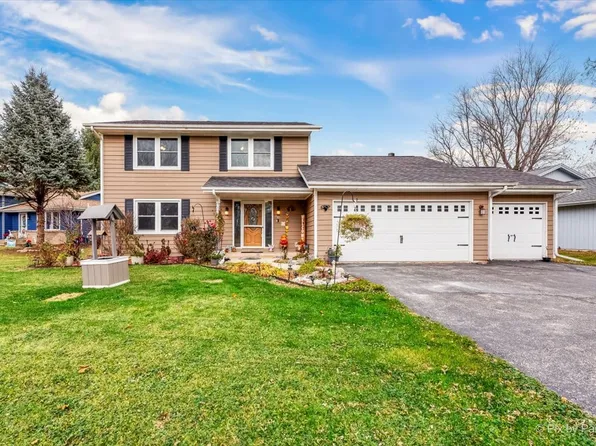 401 Atlantic Dr NE, Poplar Grove, IL 61065