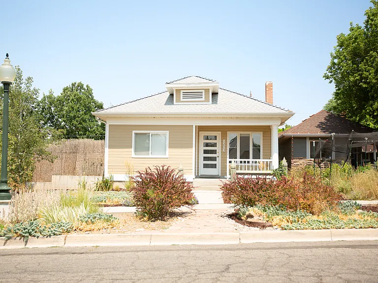 1203 E Roosevelt Ave — Photo 1