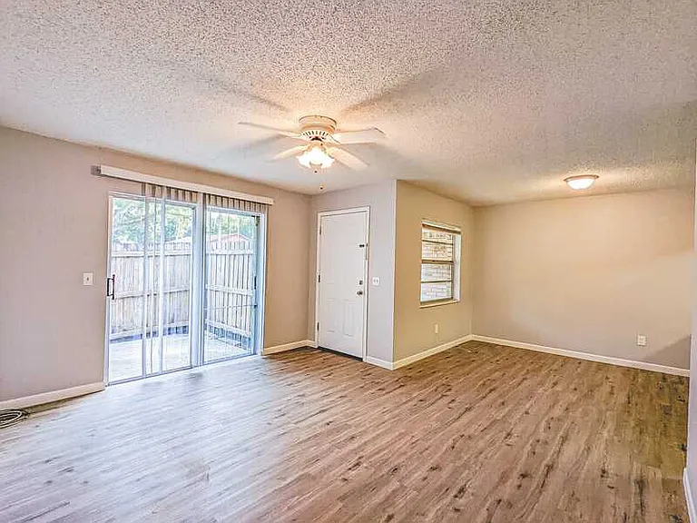 3202 Bloomingdale Villas Ct #3202 — Photo 12