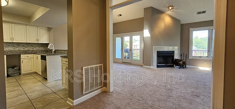 3 bed, 2.5 bath, 1700 sqft, $2,195 — Photo 3