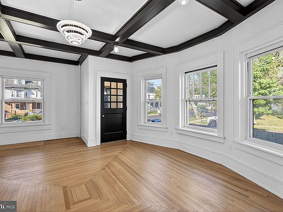 4th image of 302 Bellevue Ave