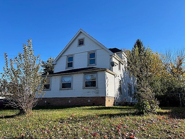 2nd image of 16110 Rockside Rd