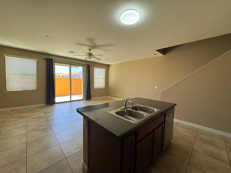1143 E Cedar St — Photo 5