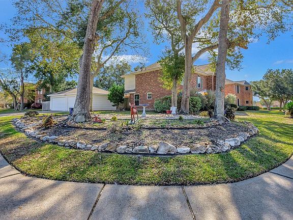 3rd image of 2454 Pinebrook Court