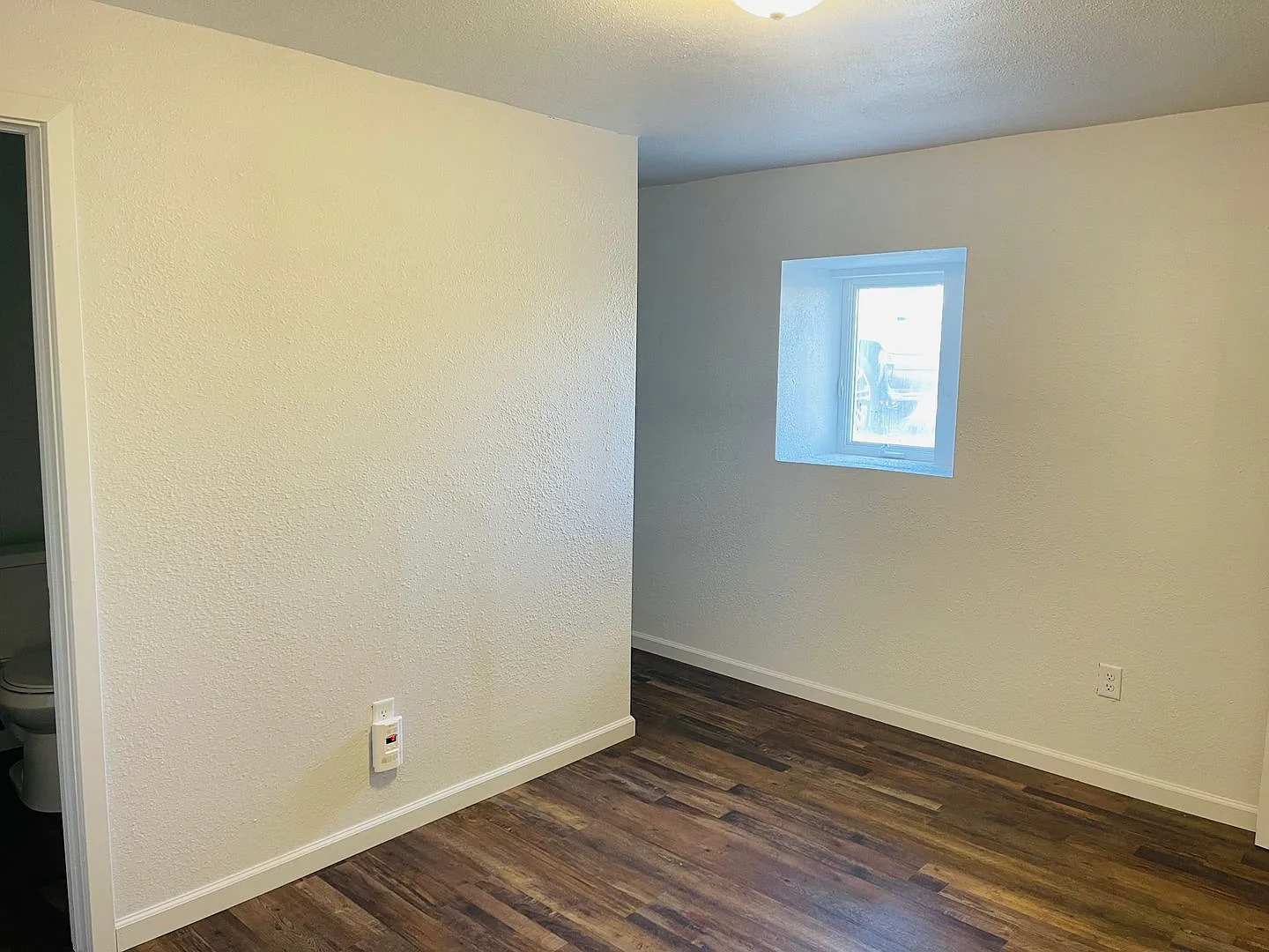 One Bedroom in Laurel, Utilities and Garage Included — Photo 4