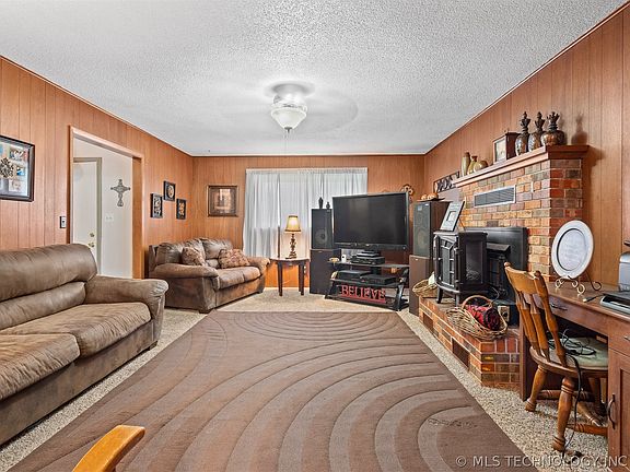 5th image of 901 E 6th St