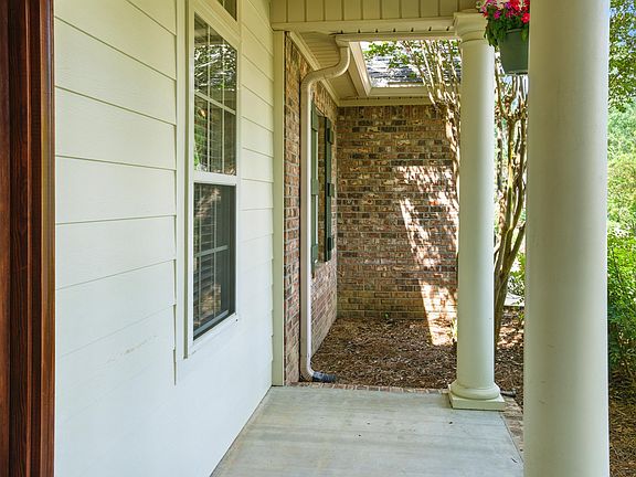 5th image of 21 Hartley Dr