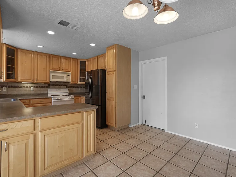 7553 Union St NE — Photo 20