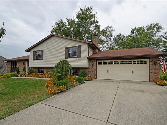 2nd image of 7995 Pinetree Cir