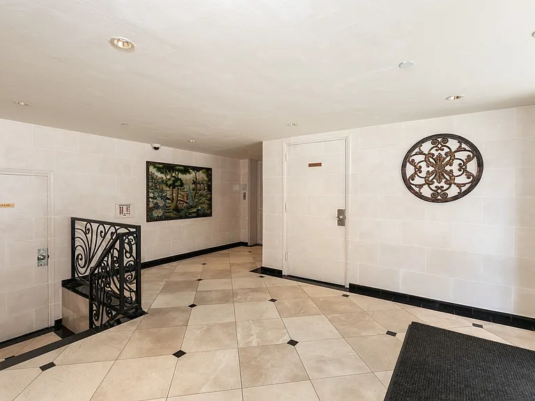 Four Seasons on Hoover — Photo 6