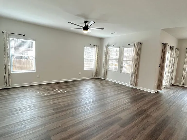 503 Yellowstone Trl — Photo 8