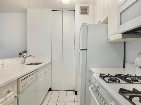 230 West 55th Street image 3 of 12