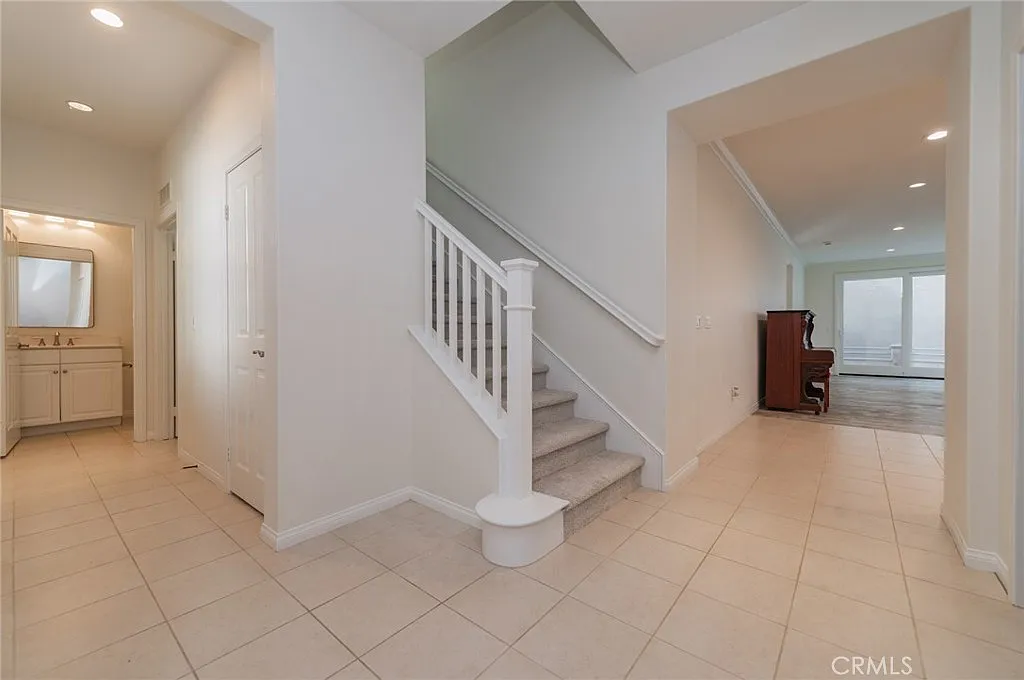 4 bed, 1904 sqft, $5,100 — Photo 4
