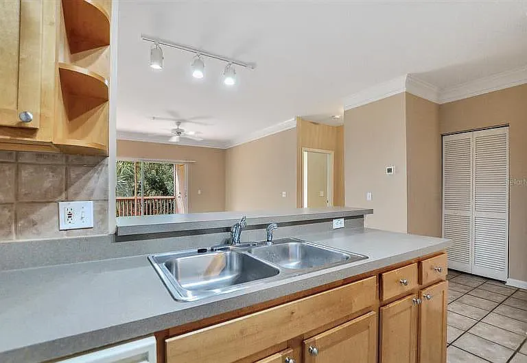 2 bed, 1116 sqft, $2,170 — Photo 2