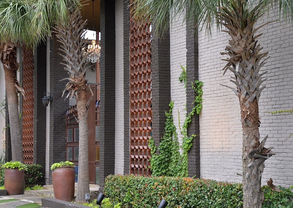 5808 Gaston - VILLA BUILDING IRONWORK