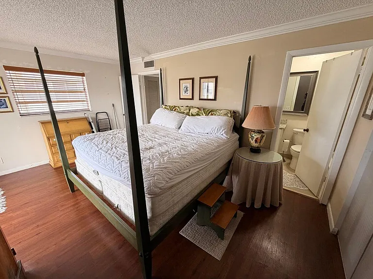 569 Normandy Ln #L — Photo 6