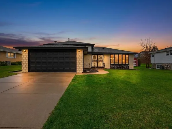 9S315 Cumnor Rd, Downers Grove, IL 60516