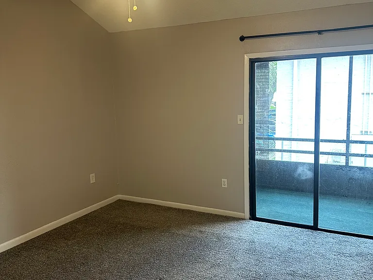 377 Market Sq E — Photo 4