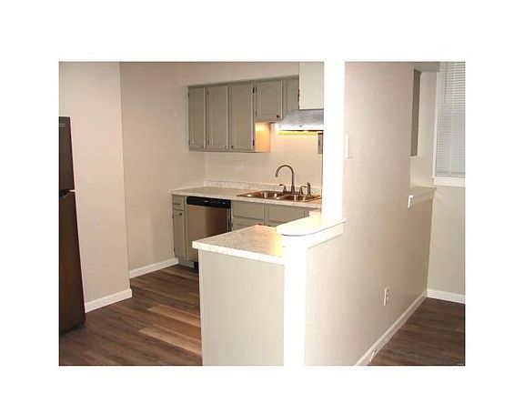 4th image of 420 E Vandalia St APT B1