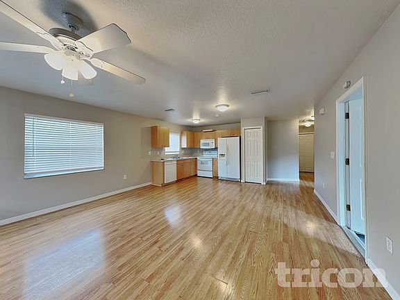 3rd image of 2835 31st Ave E