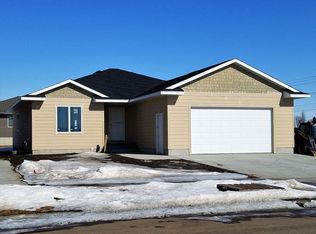 1400 Augustine Dr, Yankton, SD 57078