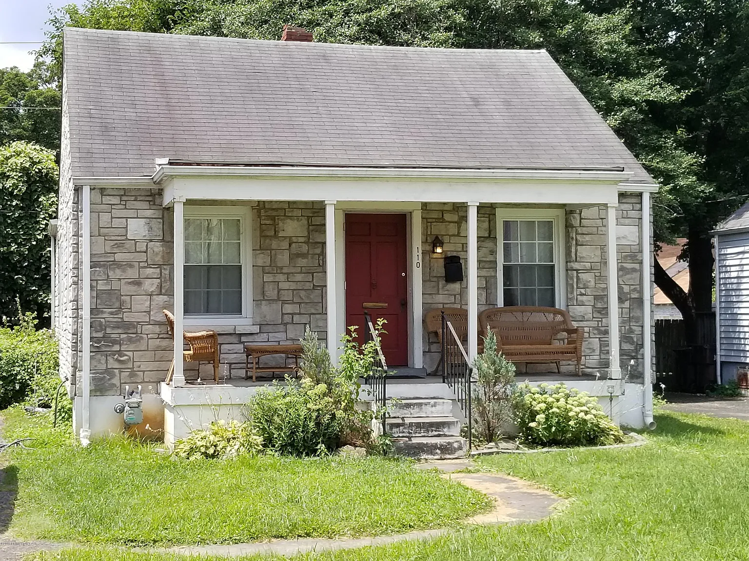 110 Colonial Dr photo 1