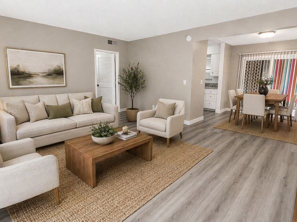 826 N Barranca Ave