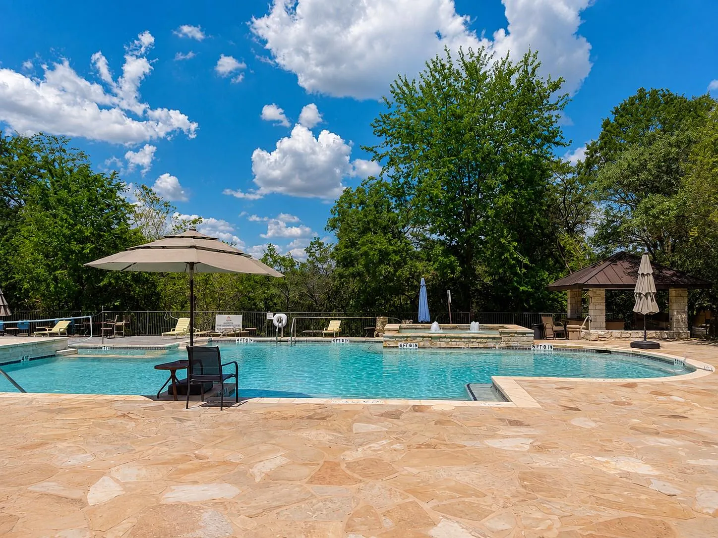 2 bed, 2.0 bath, 918 sqft, $1,495 — Photo 3