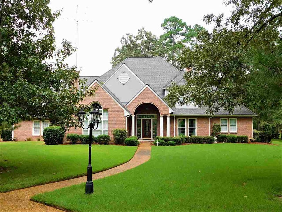 1st image of 114 Longwood Dr