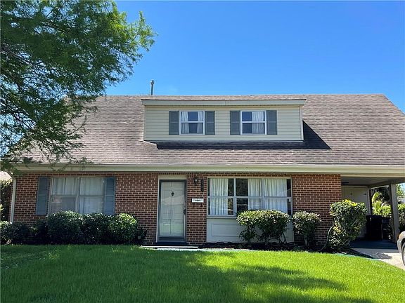 2nd image of 2401 Somerset Dr