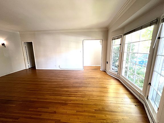 4th image of 342 S Detroit St #342