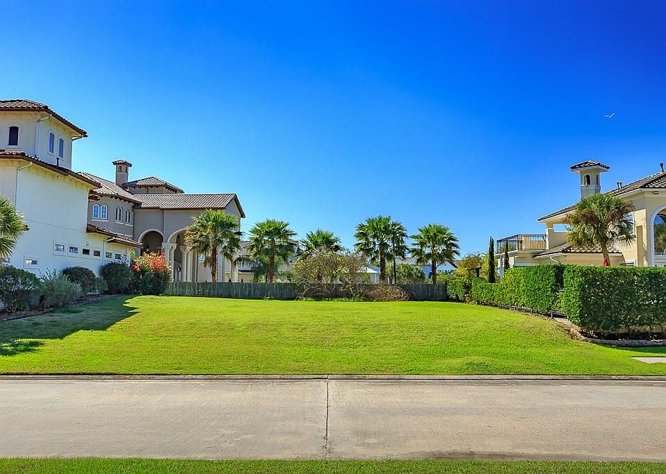 1st image of 521 Villa Dr