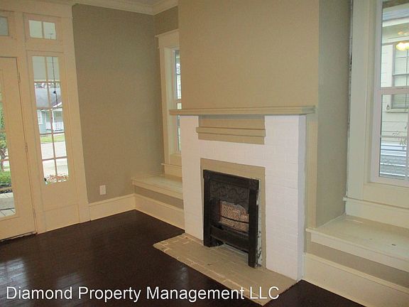 4th image of 2306 Thornhill Ave