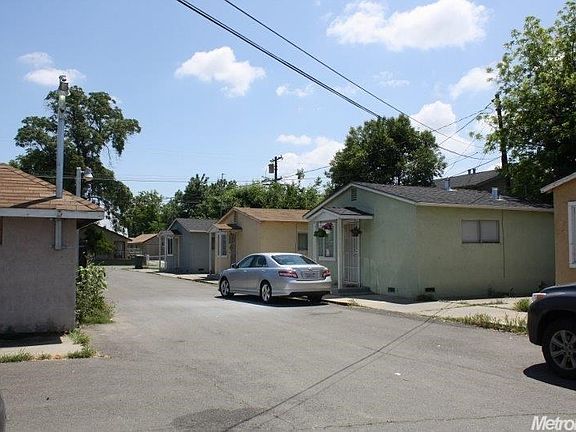 3rd image of 1111 Holly Ave