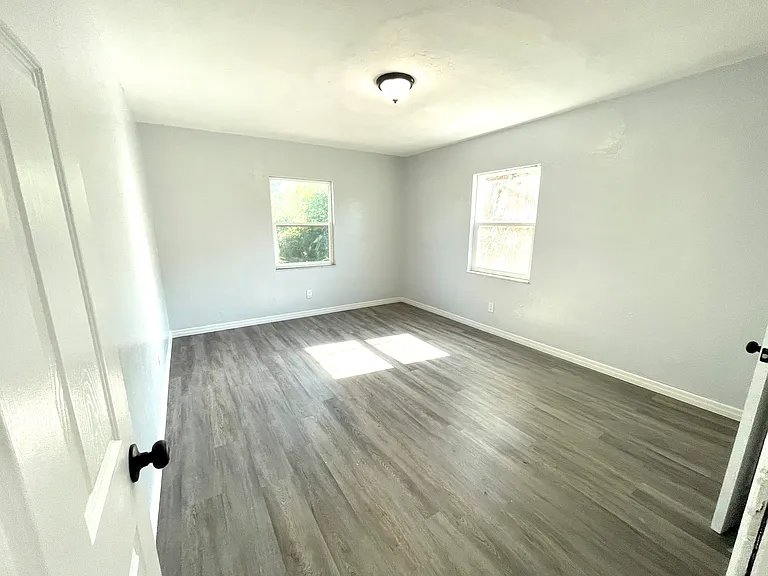 2501 6th St S #C — Photo 5