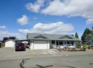 1062 Angler Ln, Grants Pass, OR 97527
