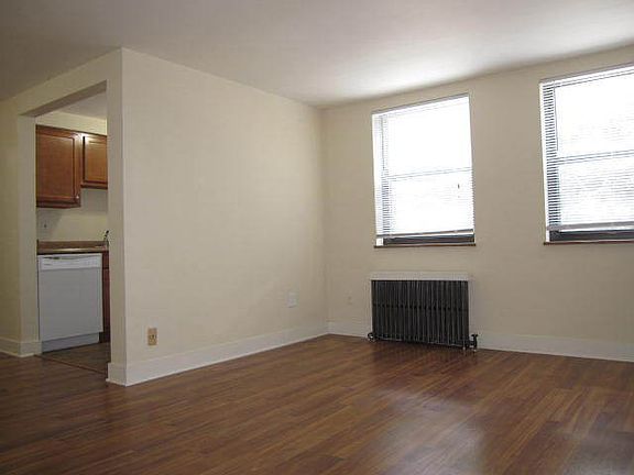 4th image of 29 Cedar Blvd #7
