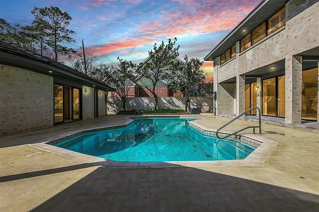 6 bed, 5.5 bath, 5352 sqft, $11,000 — Photo 2