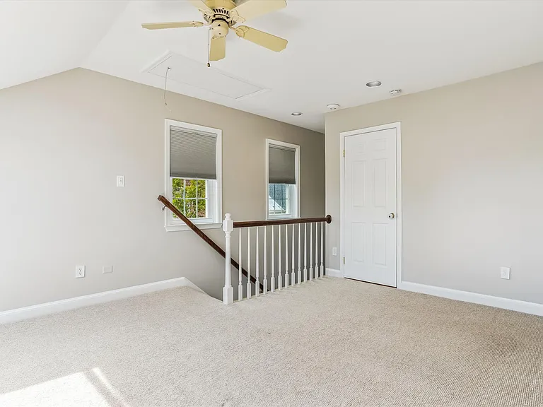 1158 N Pitt St — Photo 31